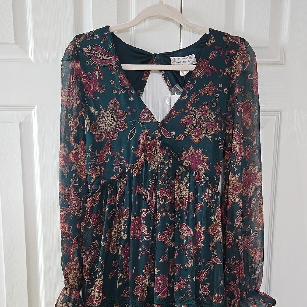 Red and Green V-Neck Bishop Sleeve Sundress